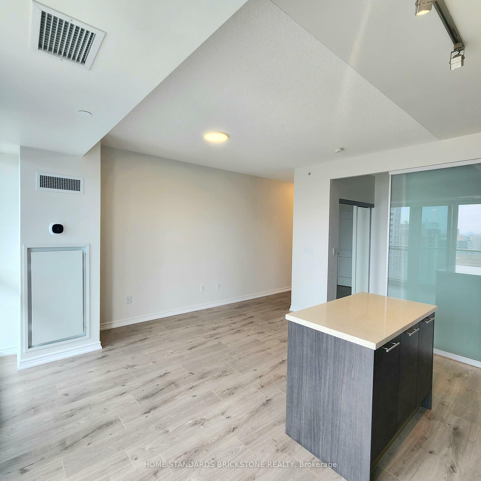 Property Photo: 386 Yonge Street 2911 ON M5B 0A5