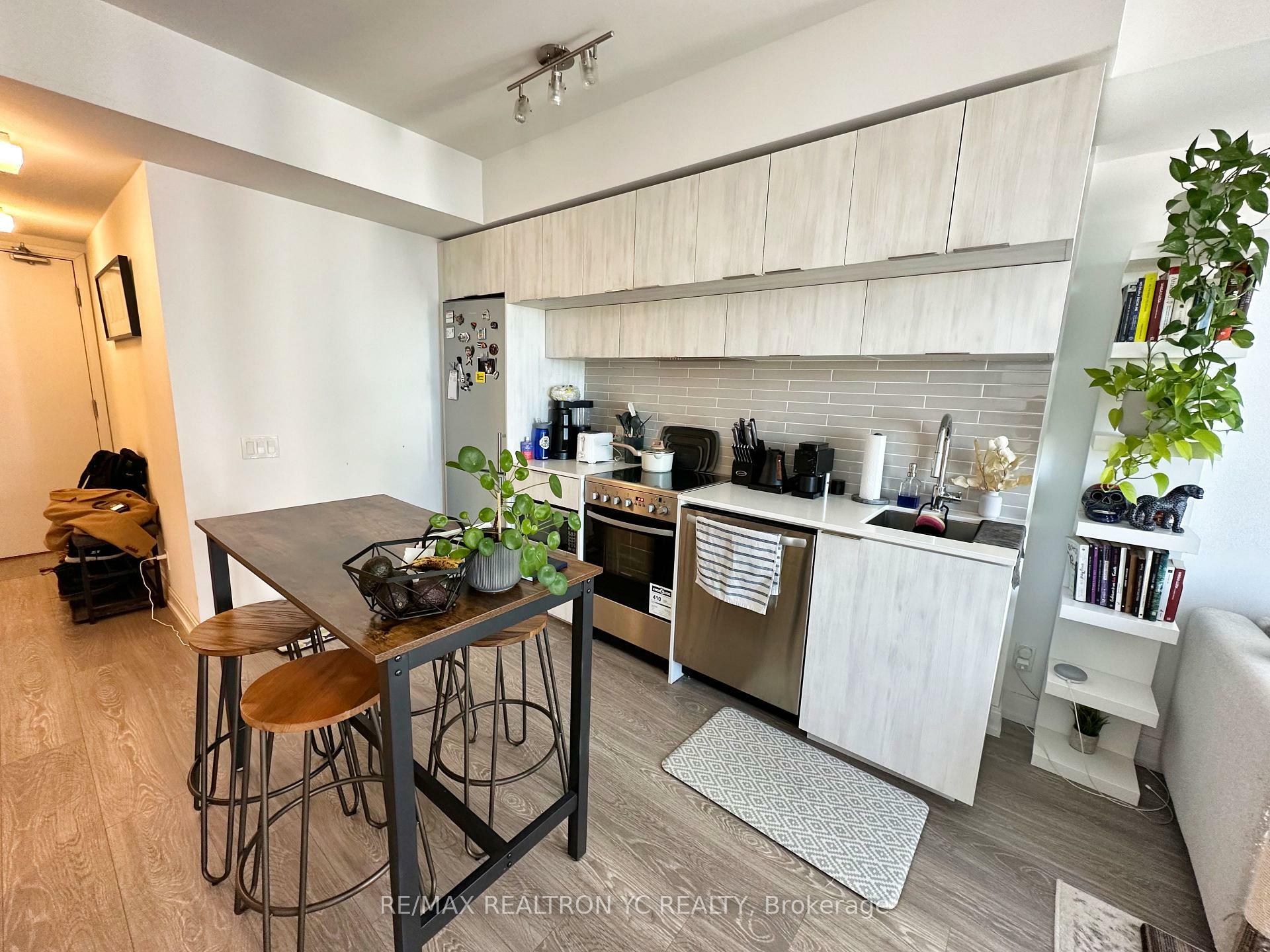 Property Photo:  181 Dundas Street E 3501  ON M5A 0N5 