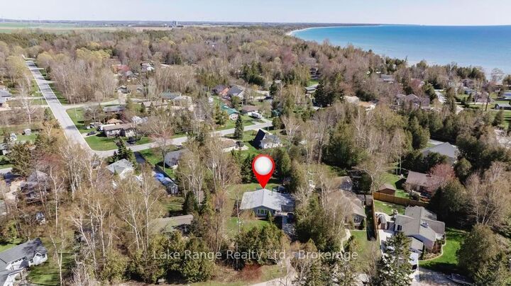 Property Photo:  804 Meadow Place  ON N2Z 2X3 