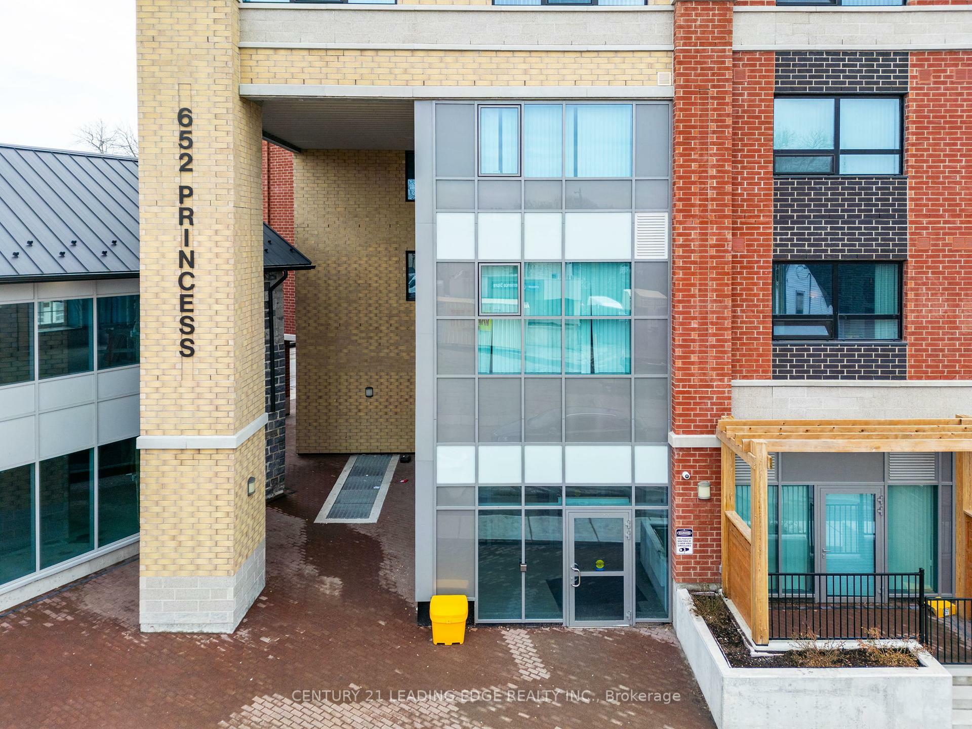 Property Photo: 652 Princess Street 521 ON K7L 1E5