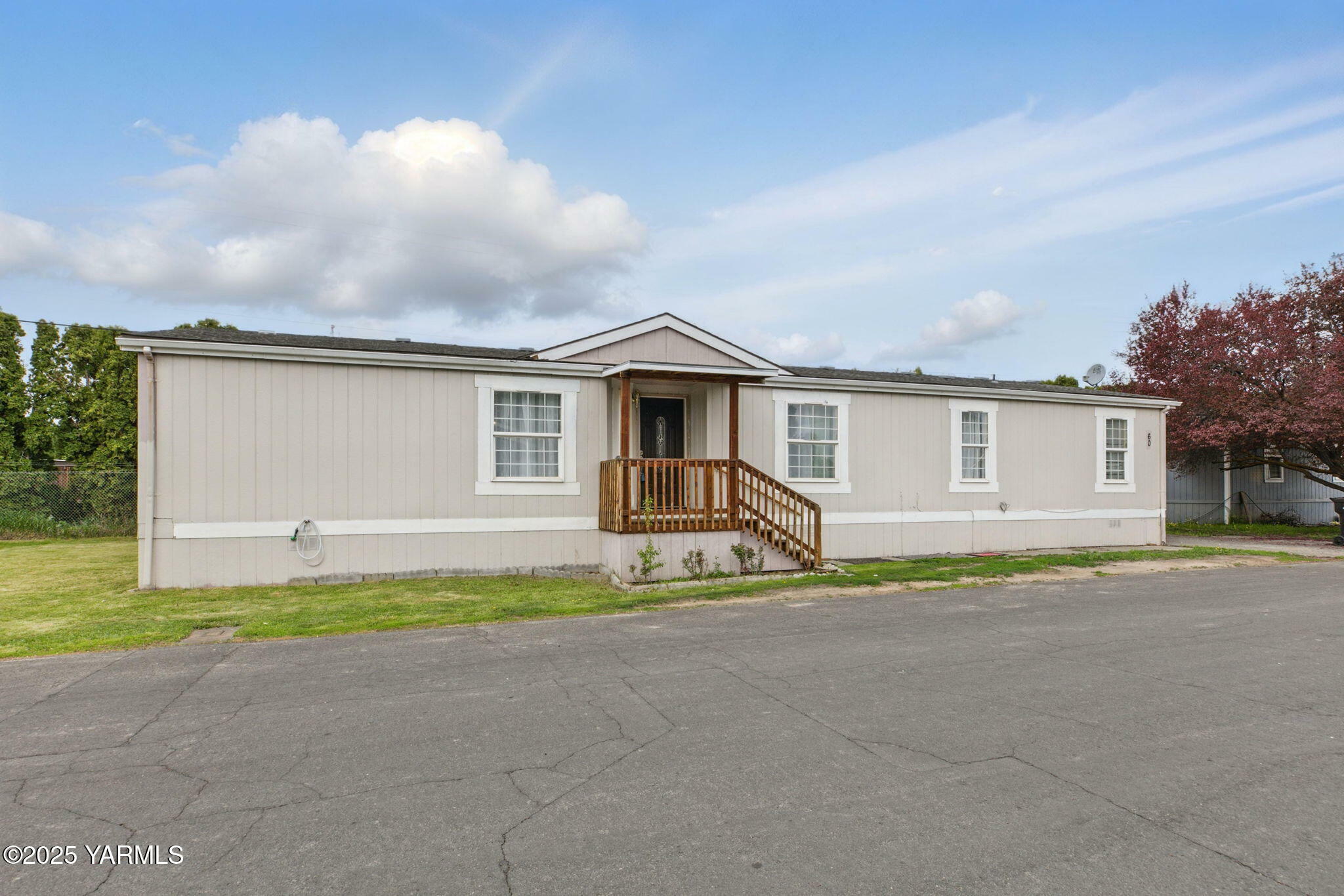 Property Photo: 7610 W Nob Hill Blvd 60 WA 98908