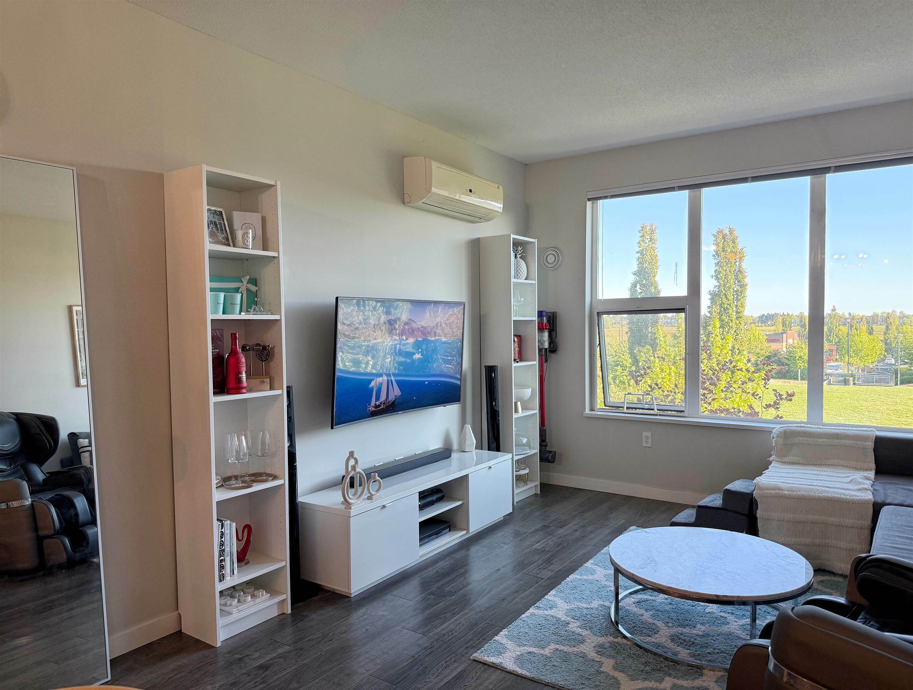 Property Photo: 9399 Alexandra Road 303 BC V6X 0L7