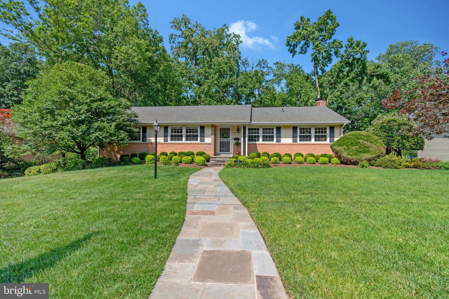 Property Photo: 7123 Park Terrace Drive VA 22307