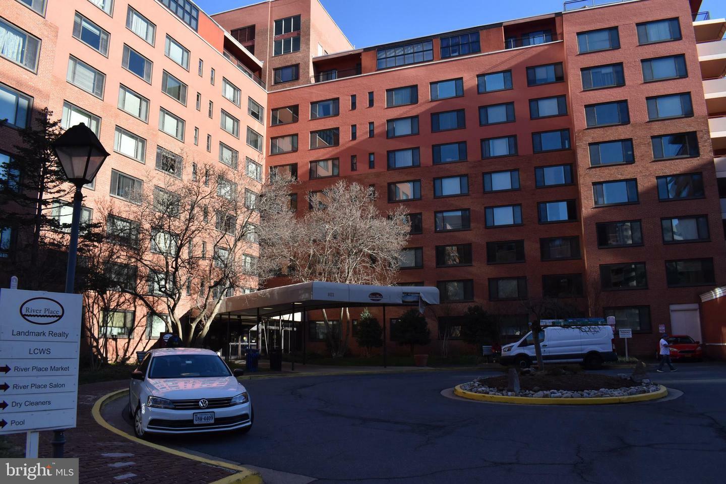 Property Photo: 1021 Arlington Boulevard 714 VA 22209