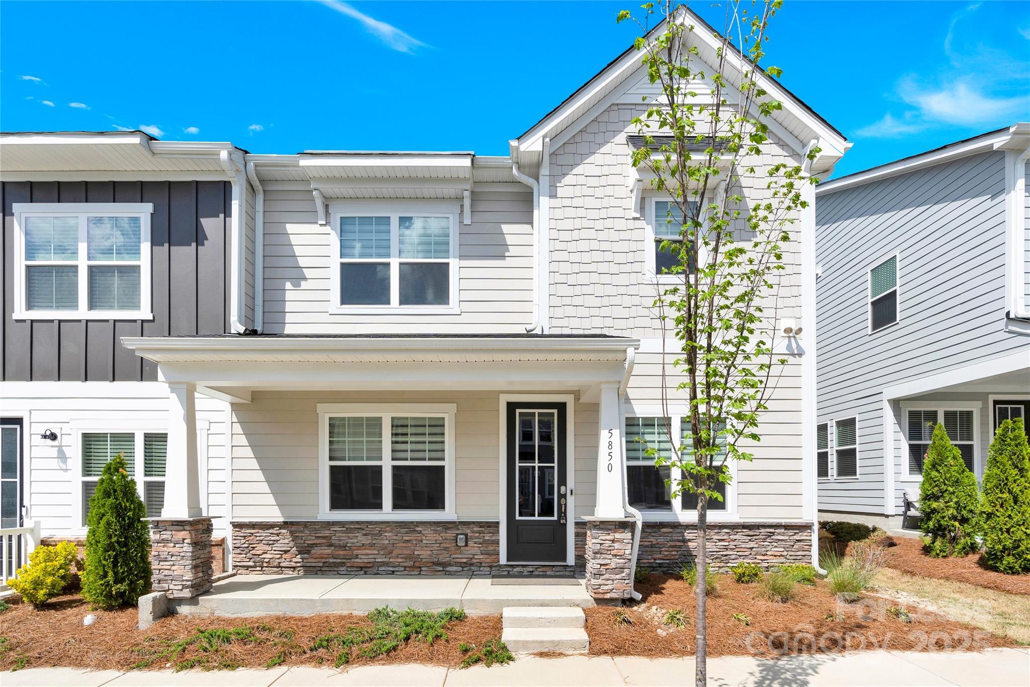 Property Photo: 5850 Strathmore Court 61 NC 28215