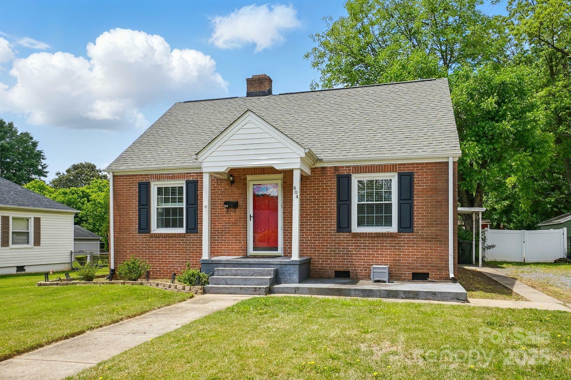 Property Photo: 604 Meadowbrook Road NC 28086