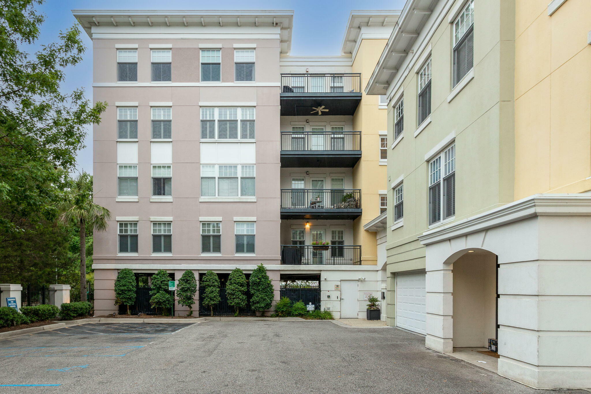 Property Photo: 498 Albemarle Road # 207 SC 29407