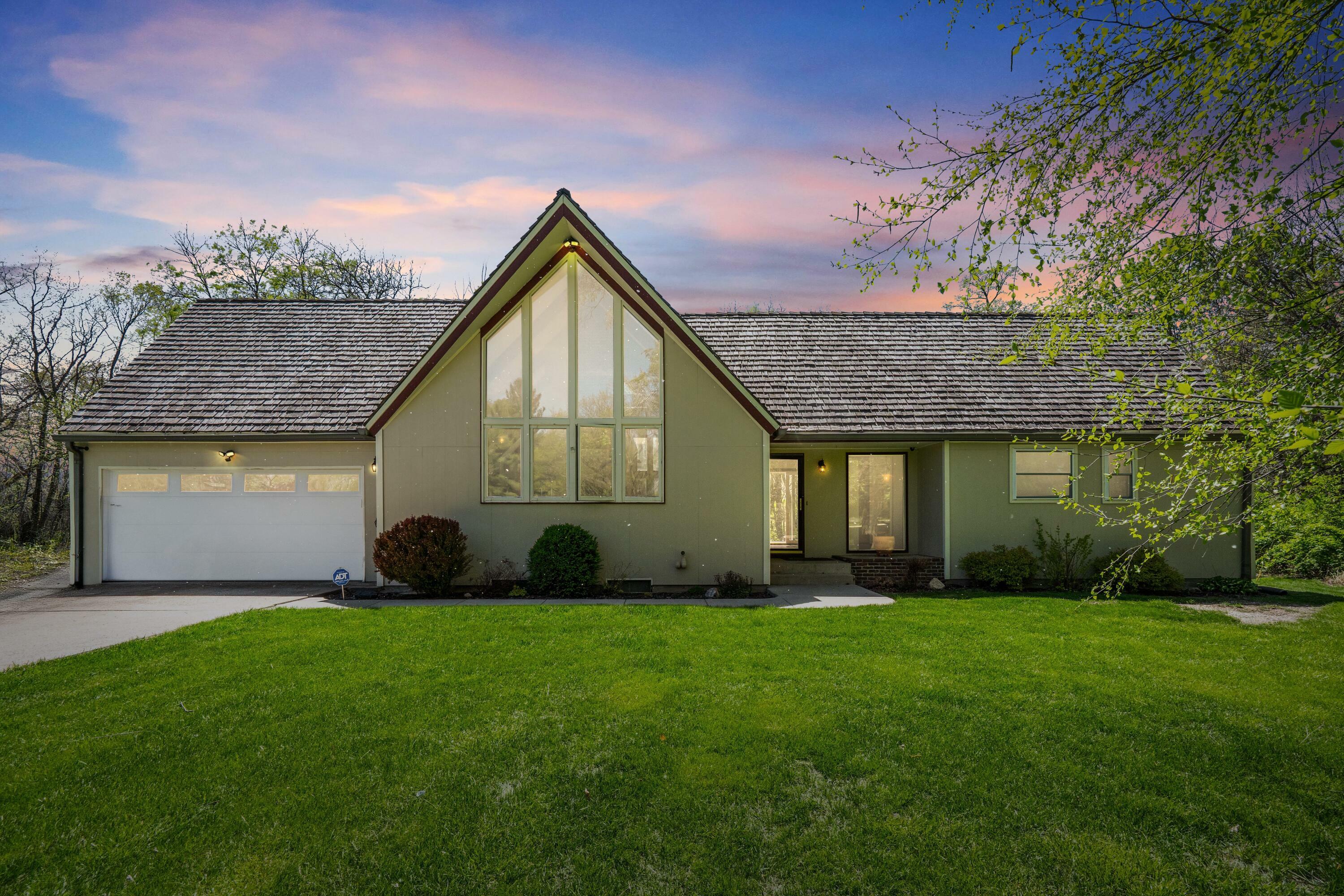 Property Photo: 5301 Skycrest Circle IA 50010