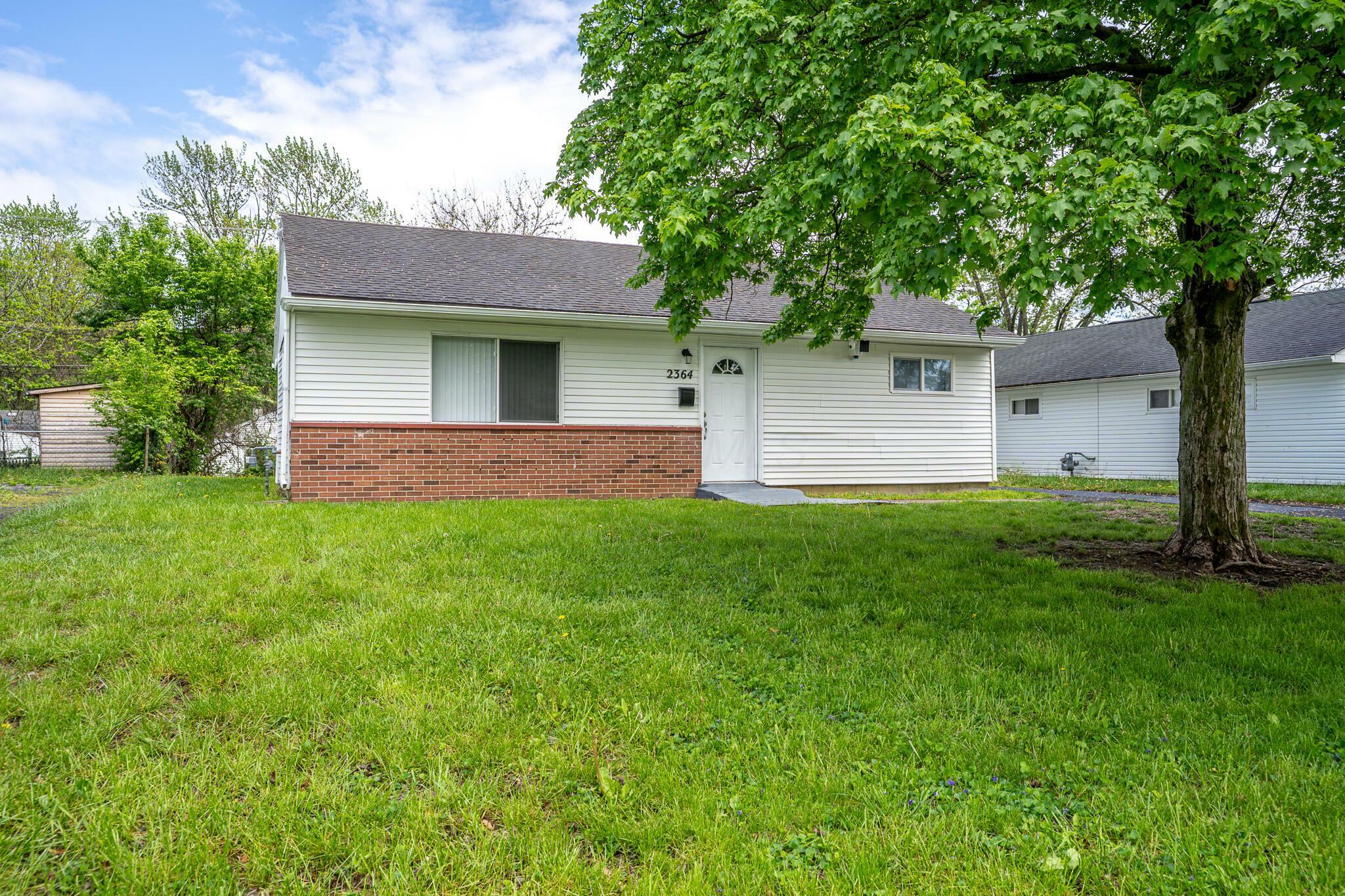 Property Photo: 2364 Brentnell Avenue OH 43211