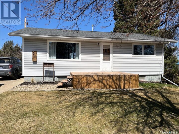 Property Photo: 220 Elm Street SK S0E 1H0