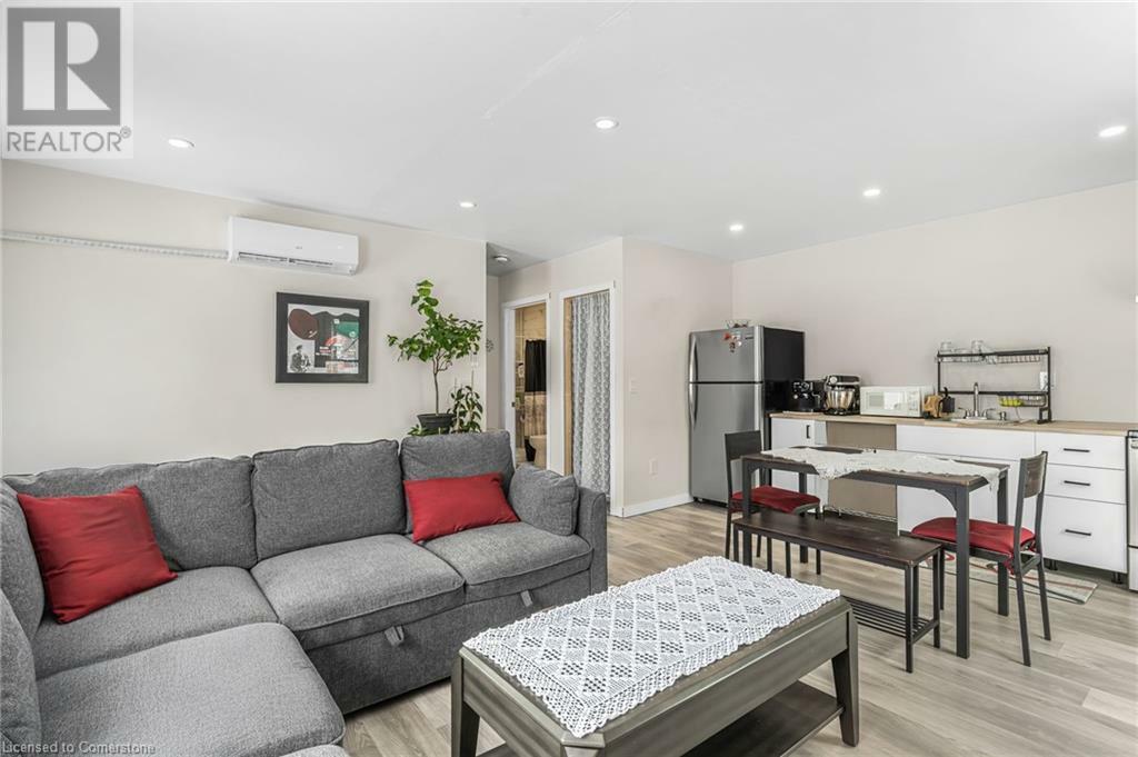 Photo de la propriété:  221 Bowen Road B  ON L2A 2Y6 