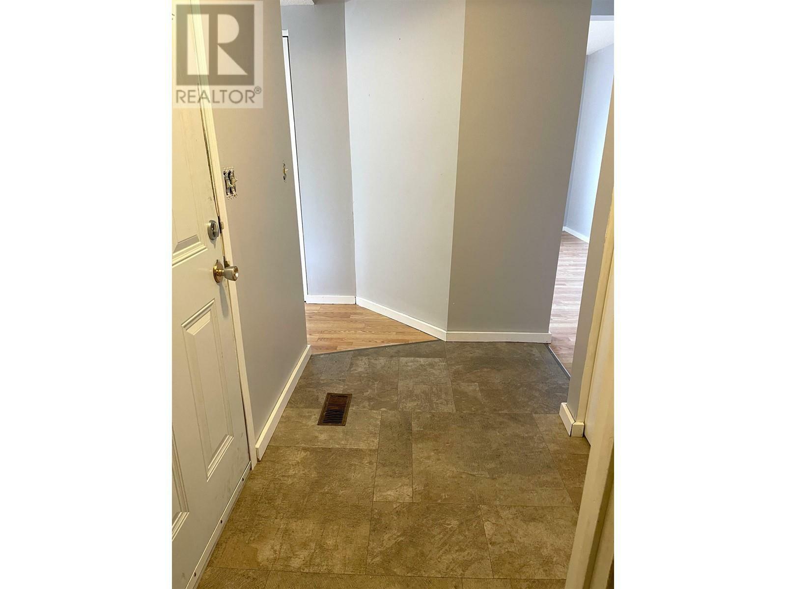 Photo de la propriété: 8810 101 Avenue BC V1J 5G2