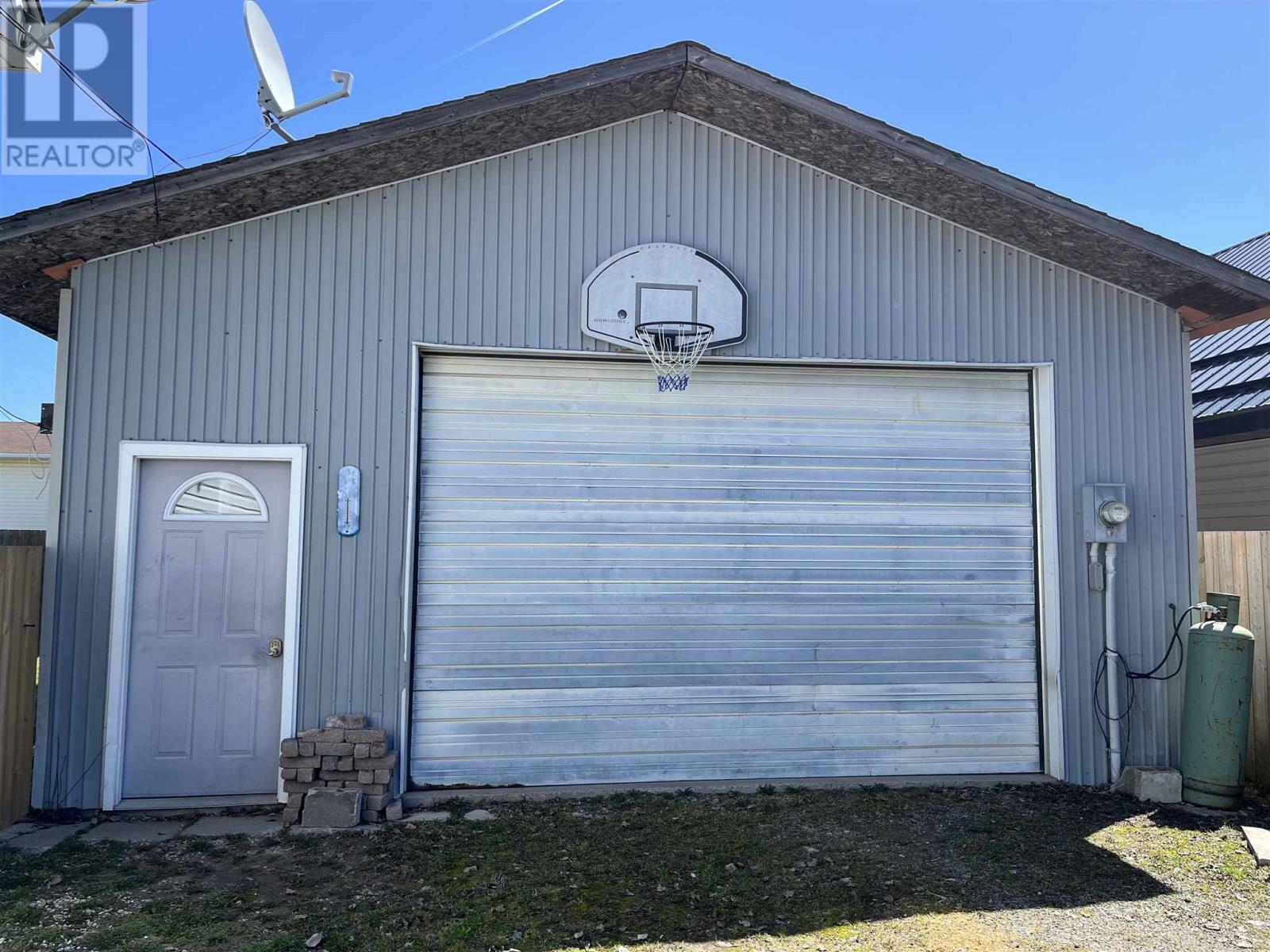 Property Photo: 556 Cooper St ON P6C 2W4
