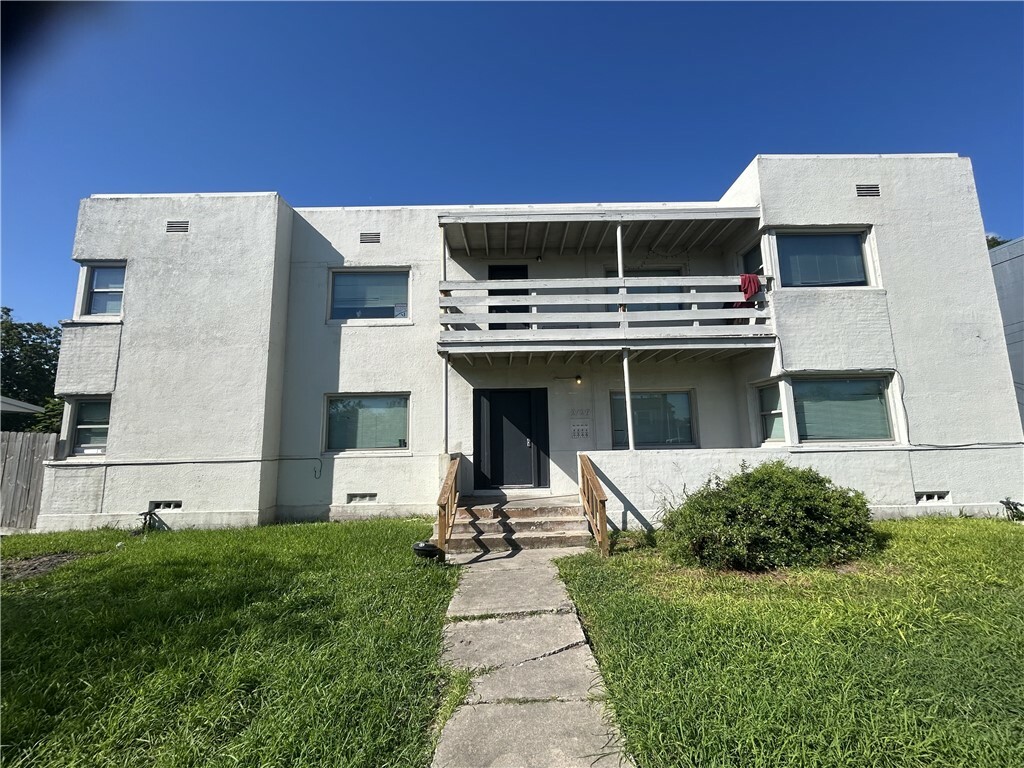 Property Photo:  2129 16th Street  TX 78404 