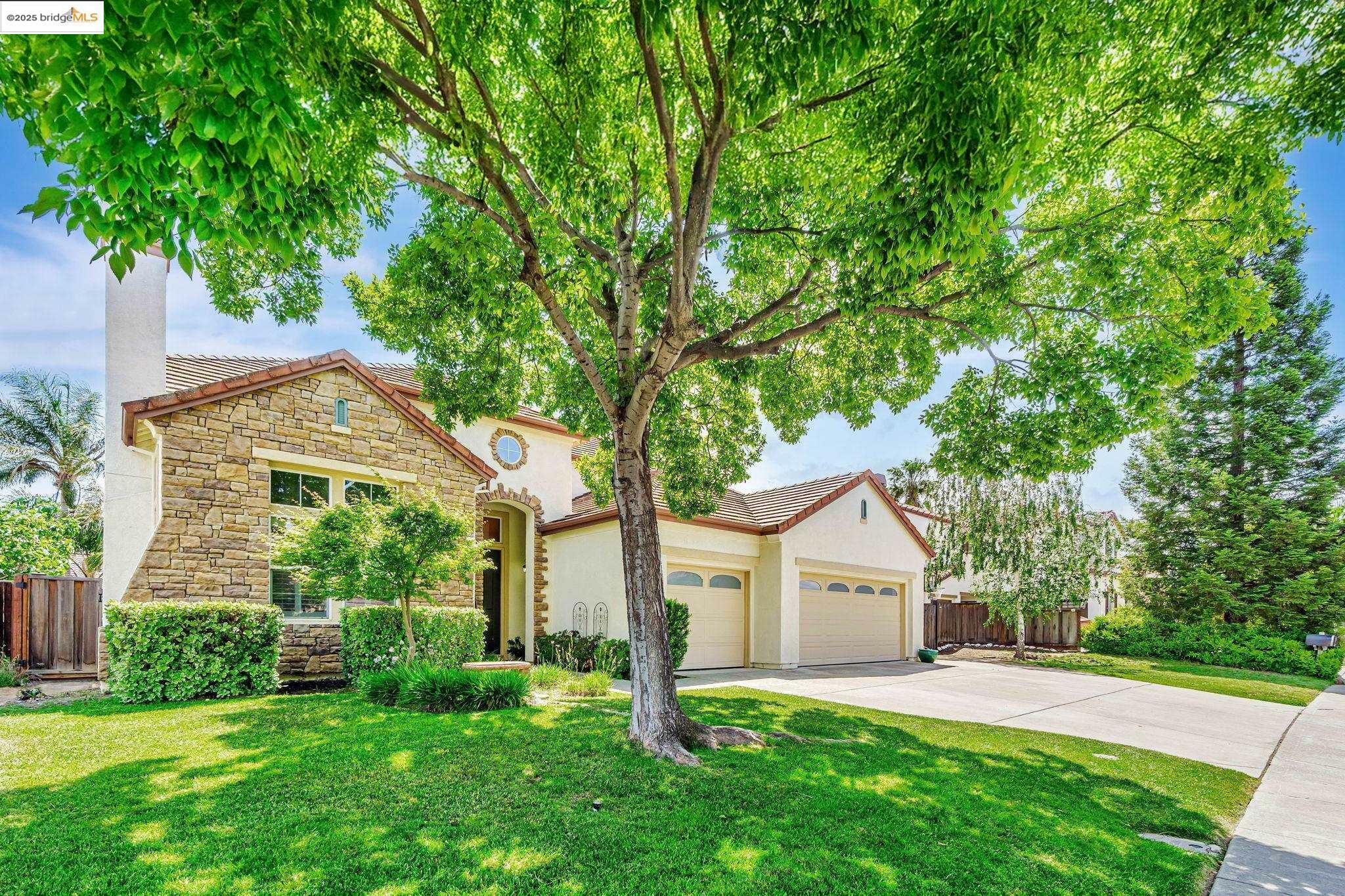 Property Photo: 2480 Stanford Way CA 94531
