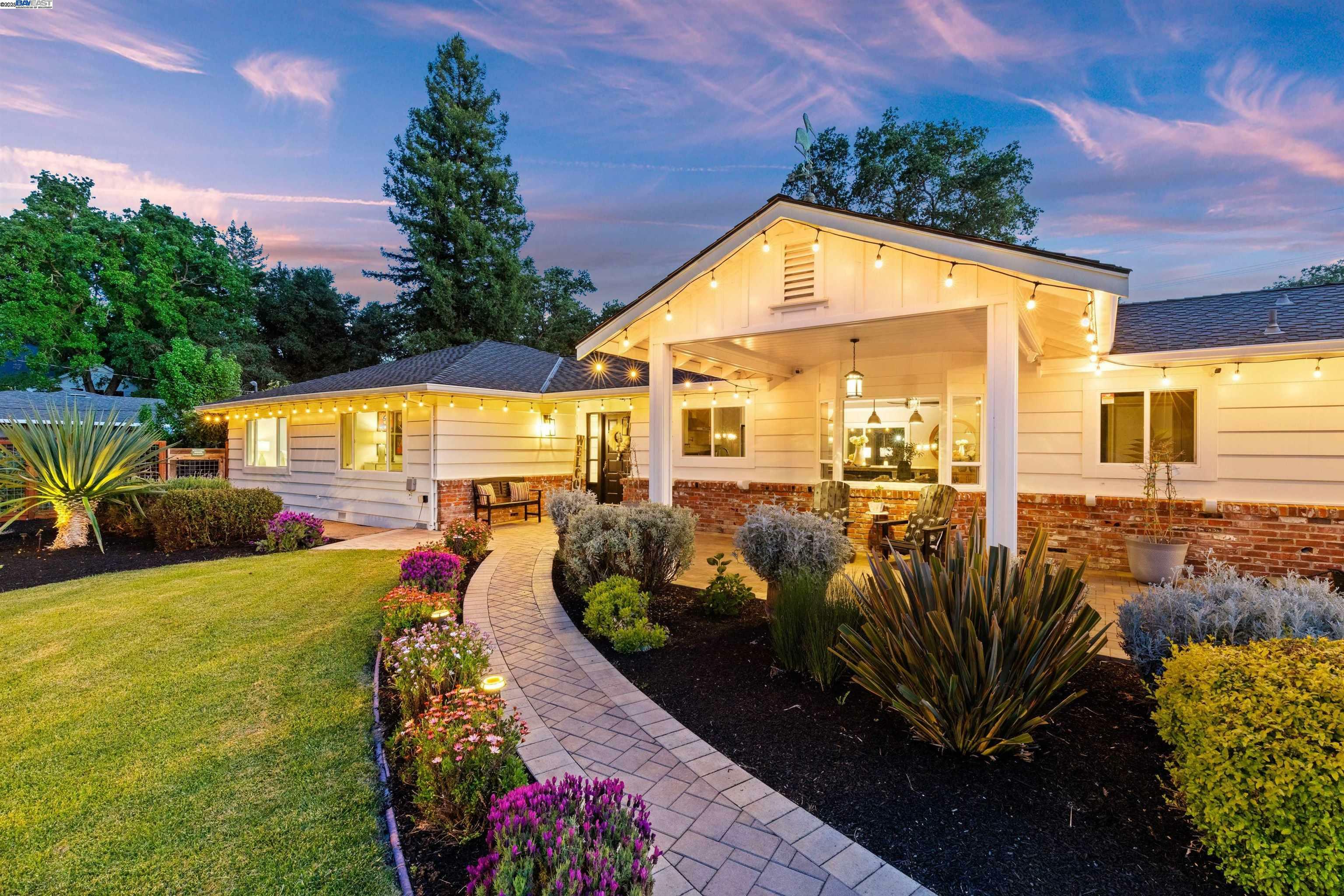 Property Photo: 15 Woodhaven Ct CA 94507