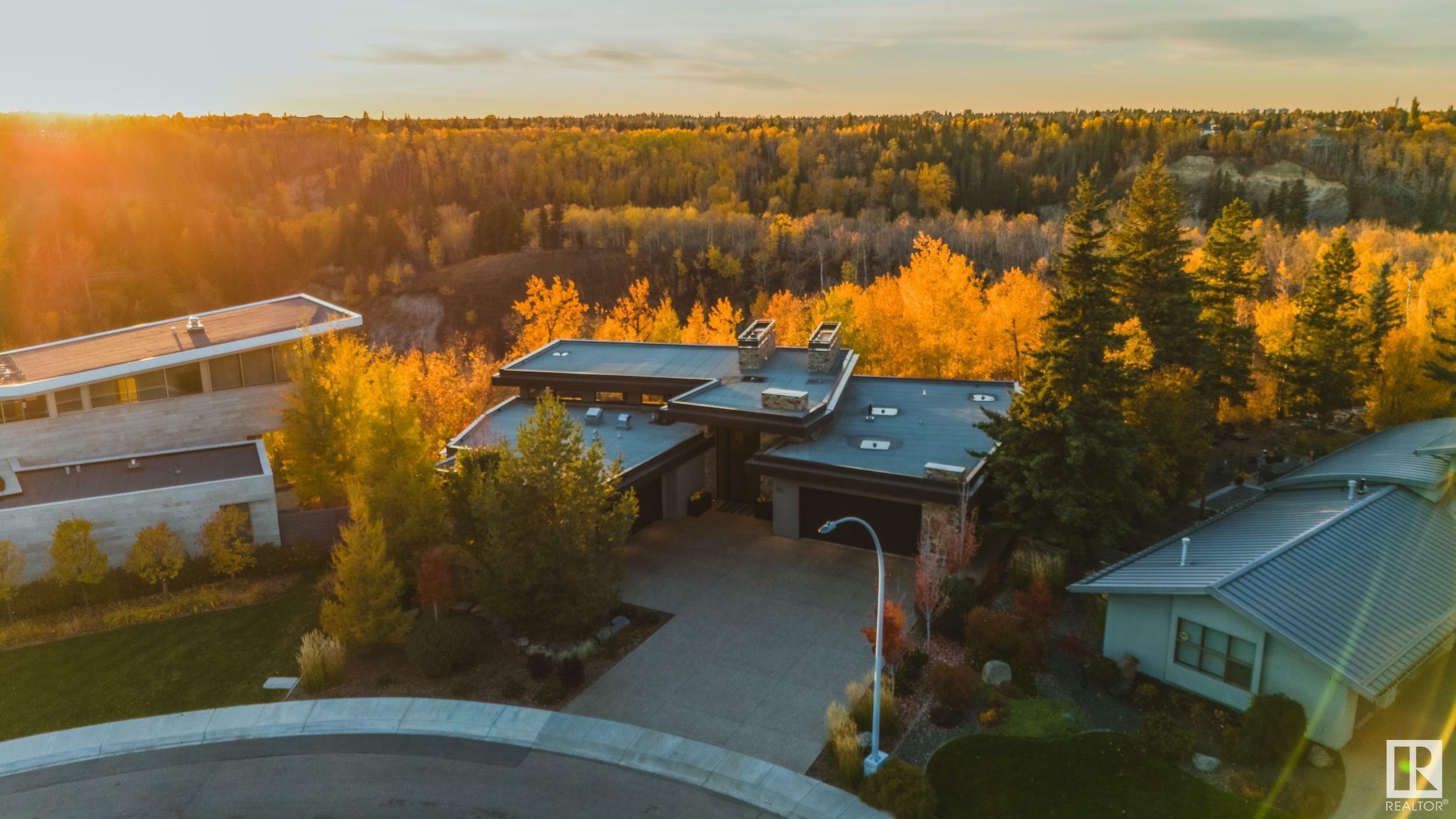 Photo de la propriété: 112 Westbrook Drive NW AB T6J 2E1