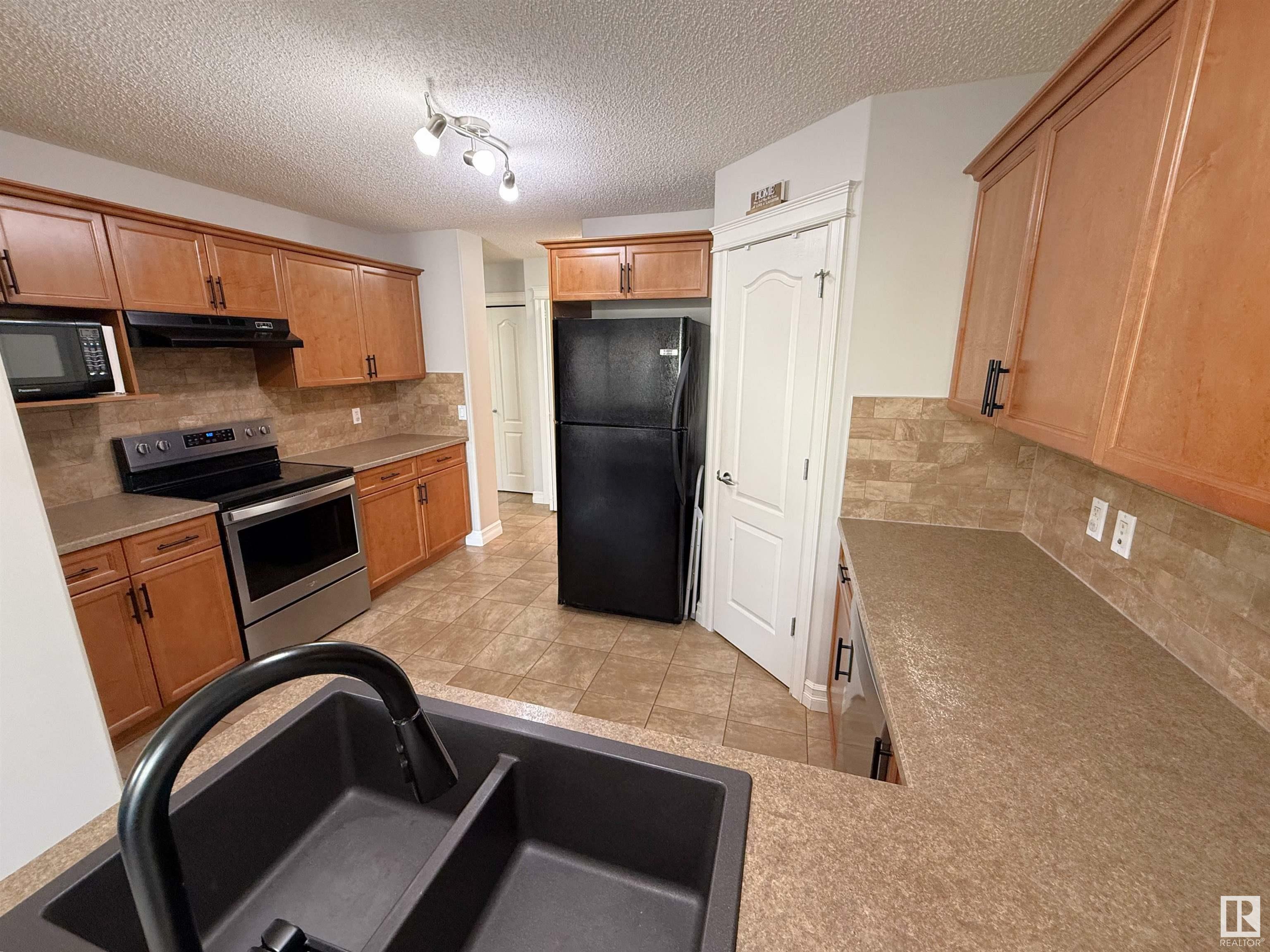 Property Photo: 14 Spring Grove Crescent AB T7X 0E7