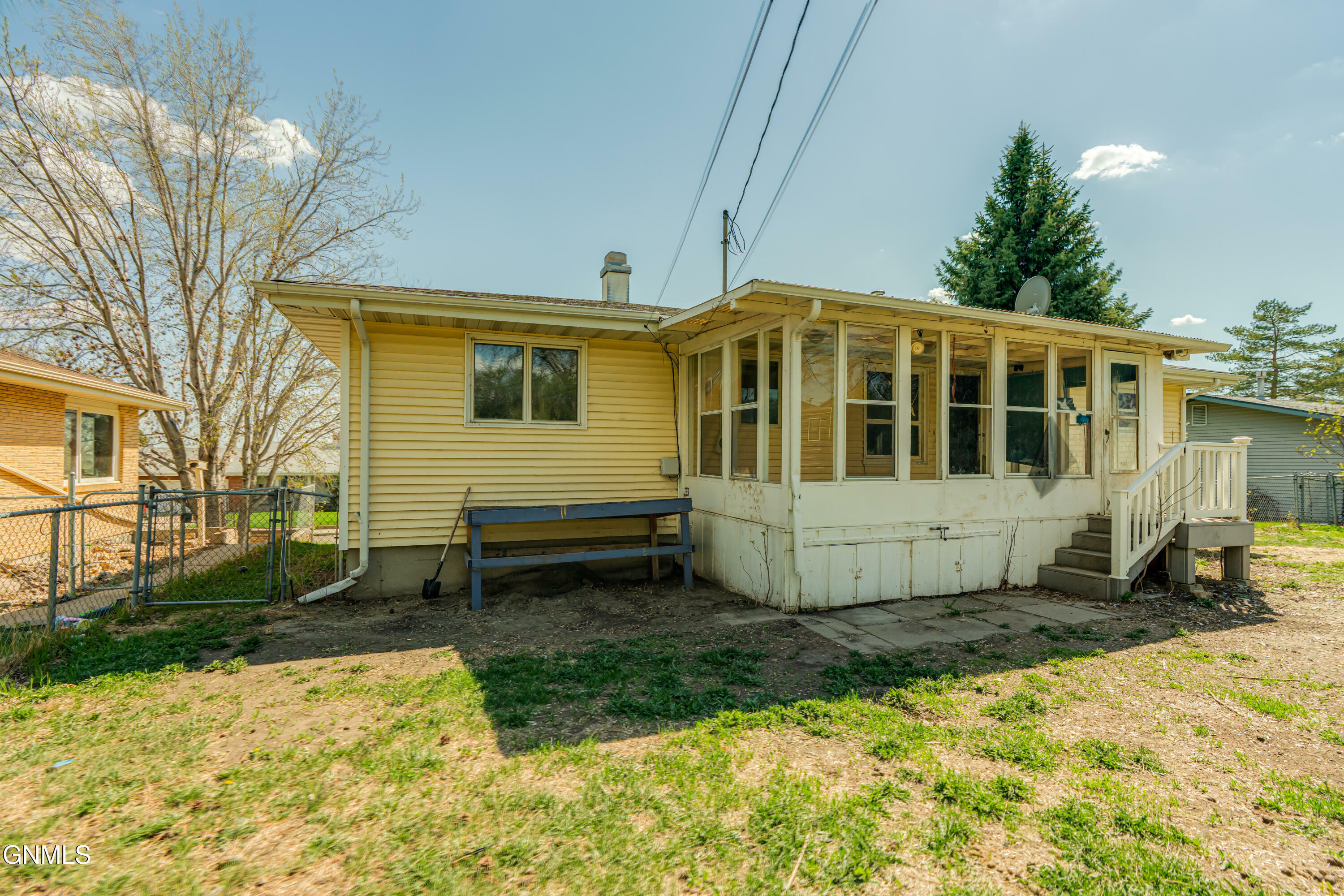 Property Photo: 604 11th Street NW ND 58554
