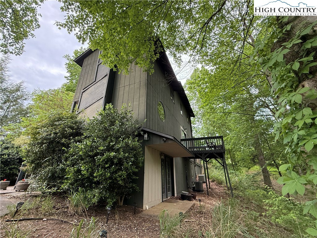 Property Photo:  1507 Ridgewood Drive  NC 28697 