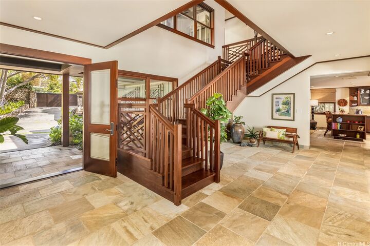 218 Kaalawai Place  Honolulu HI 96816 photo