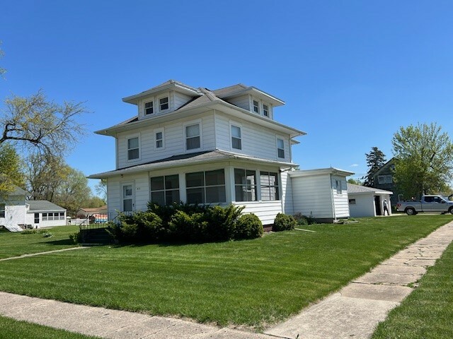 Property Photo: 410 Tama Street IA 50244