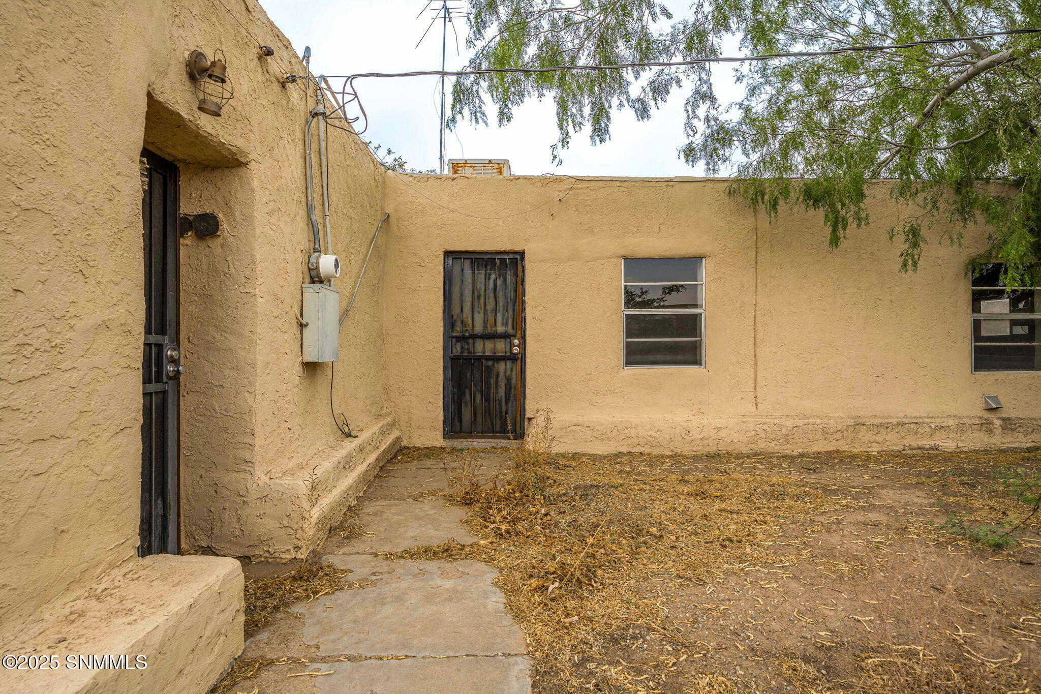 Property Photo: 2422 Calle De Santiago NM 88046
