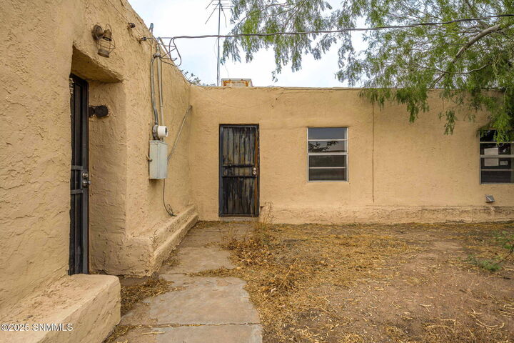 Property Photo:  2422 Calle De Santiago  NM 88046 