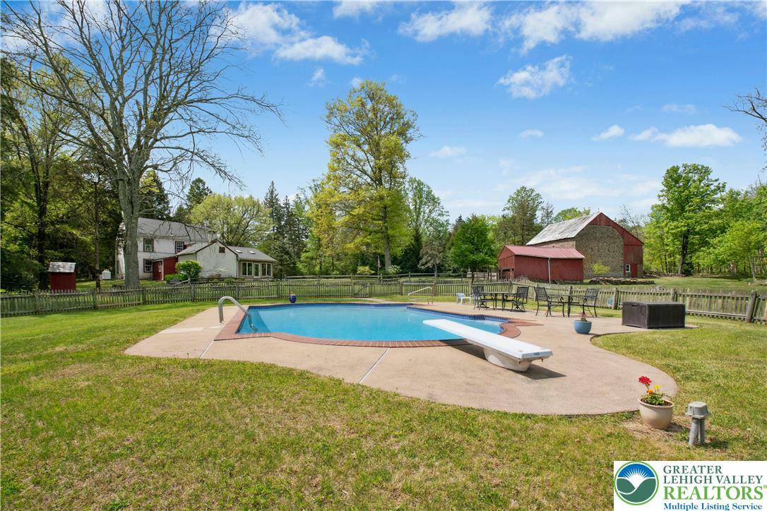 Property Photo: 8043 Richlandtown Road PA 18951