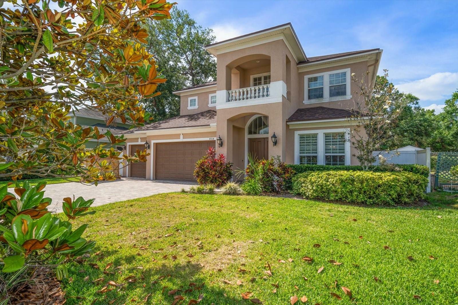 Property Photo: 4014 W Swann Avenue FL 33609