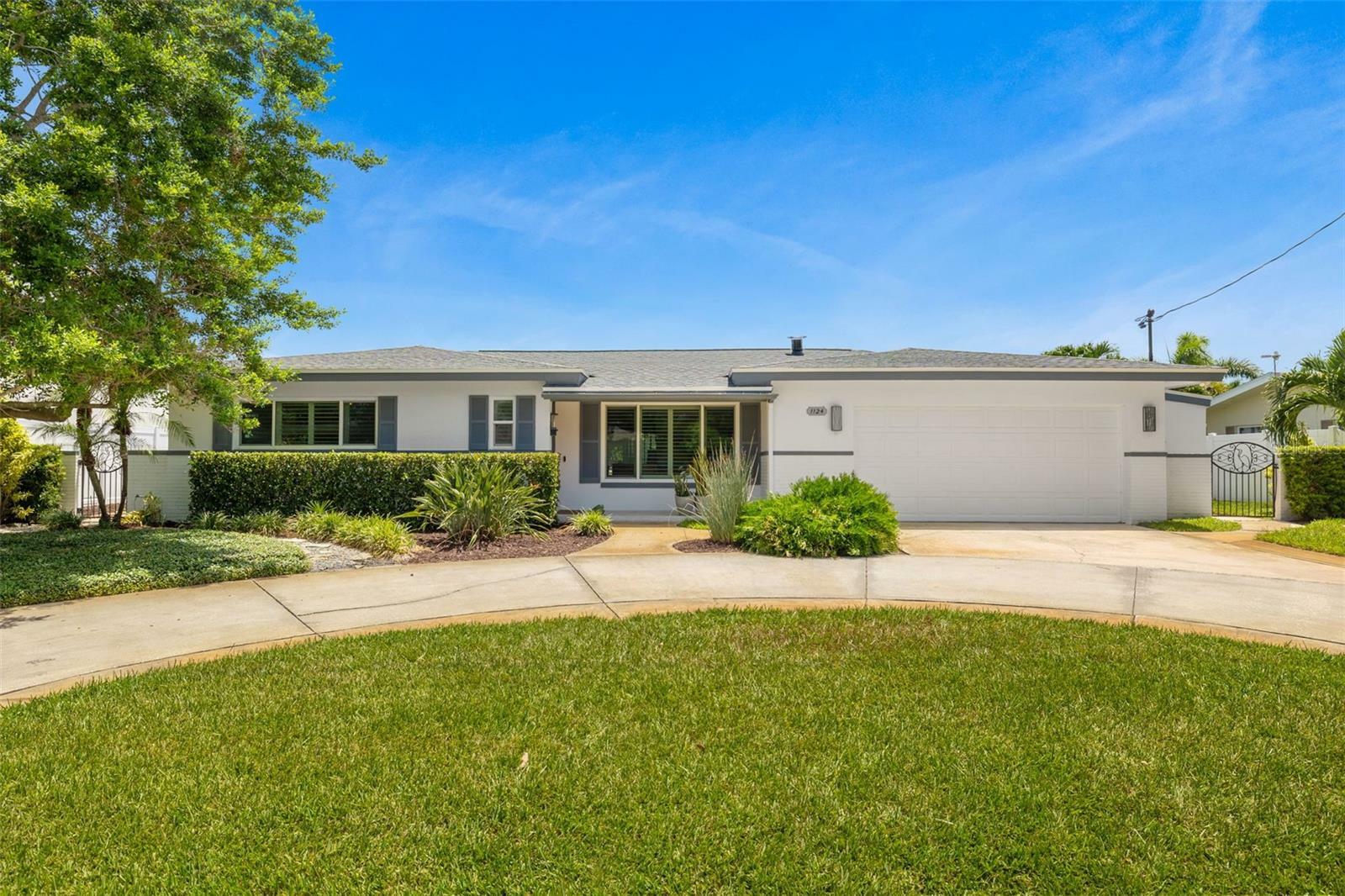 Property Photo: 1124 35th Avenue NE FL 33704
