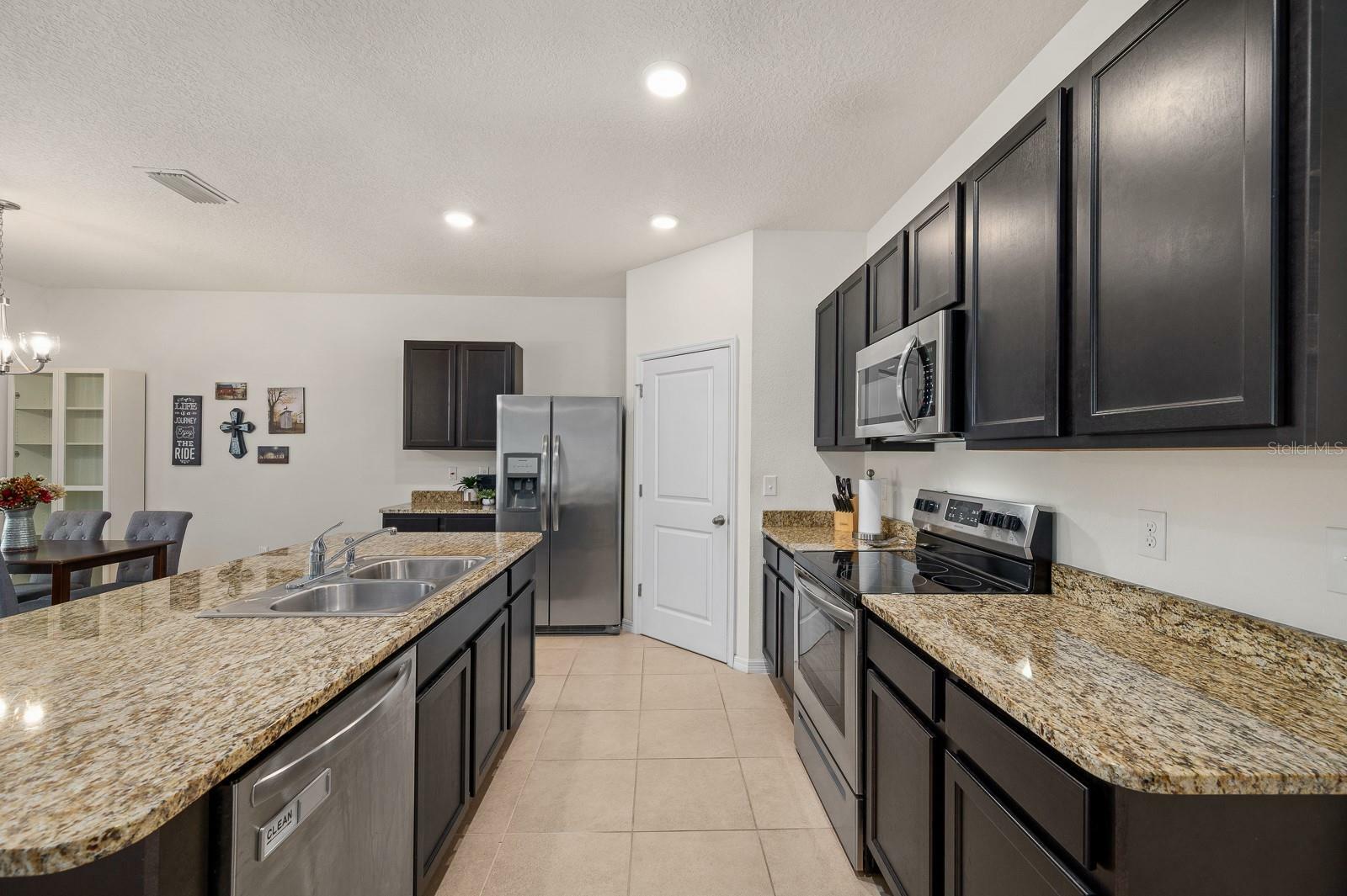 Property Photo: 6018 SW 84 Street FL 32608