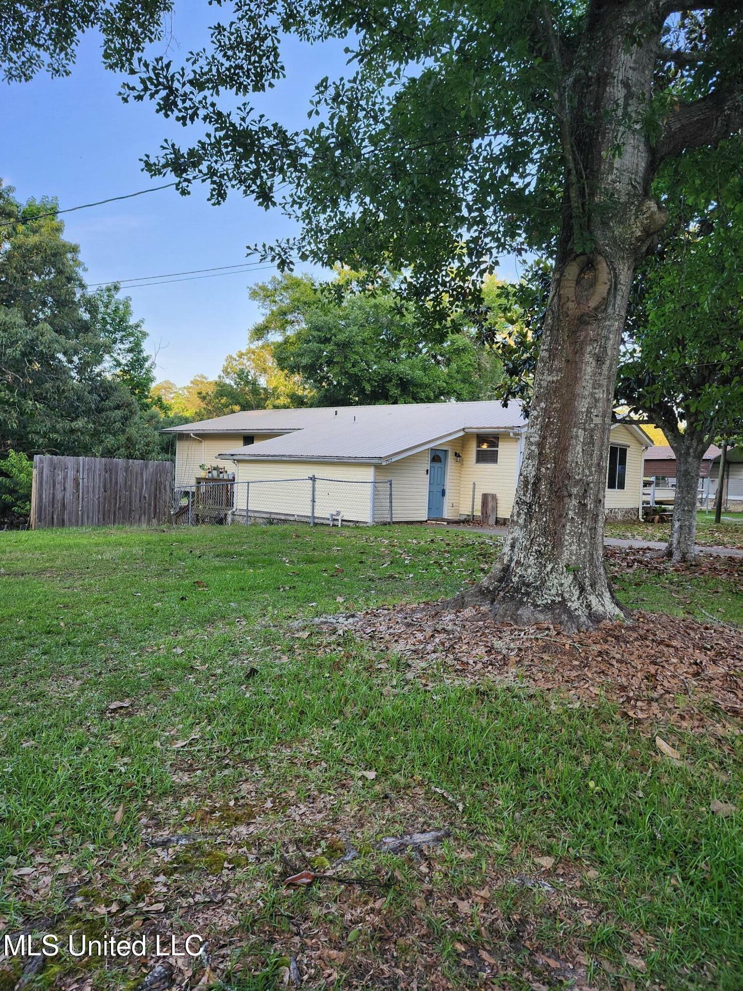 Property Photo: 2512 Bahama Drive MS 39553