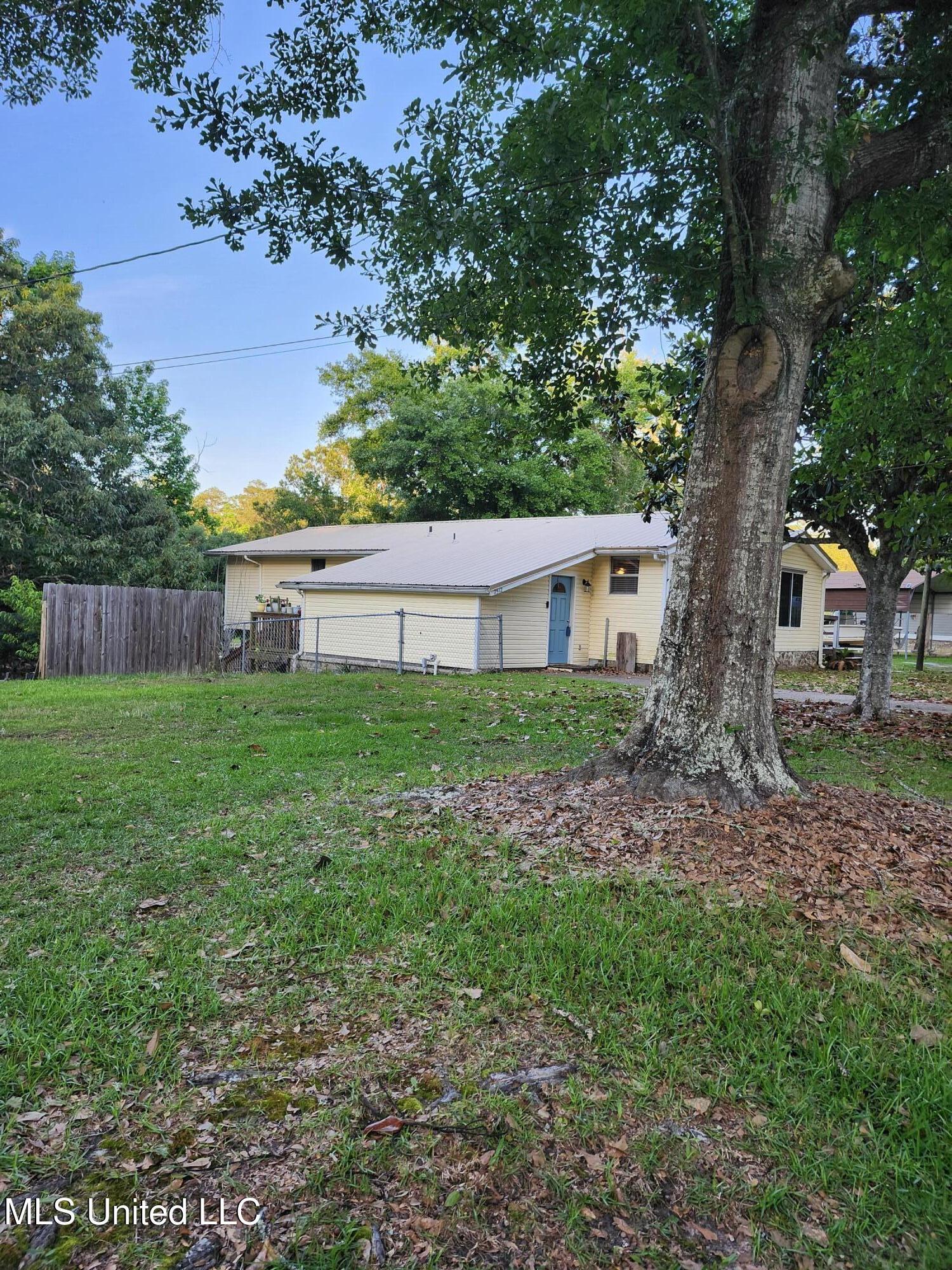 Property Photo: 2512 Bahama Drive MS 39553