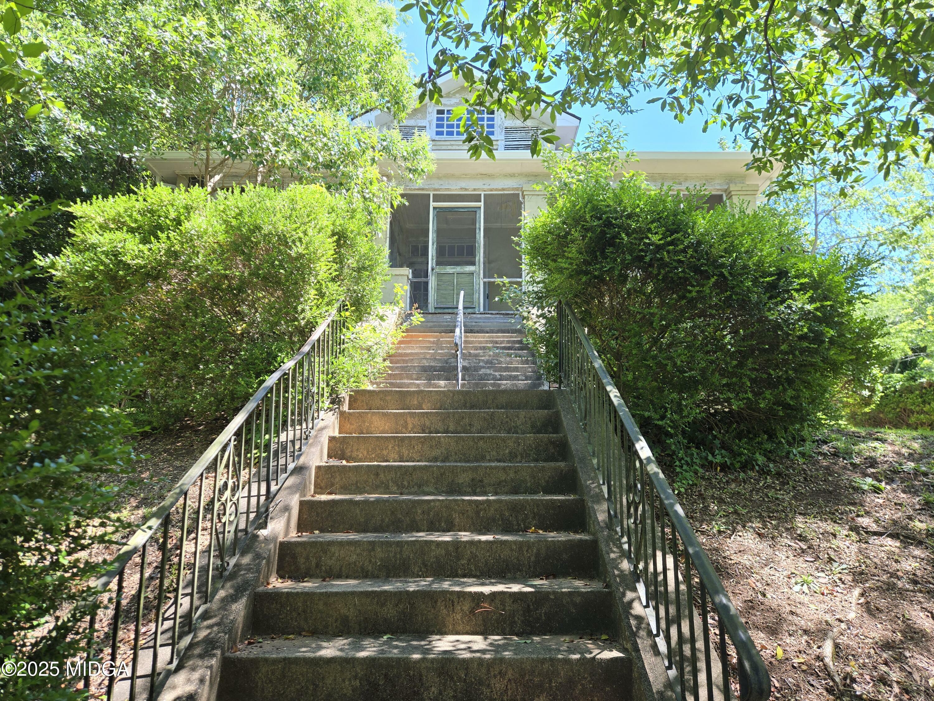 Property Photo: 863 Boulevard GA 31211