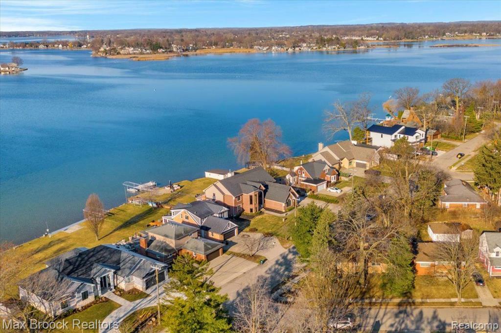 Property Photo: 985 James K Boulevard MI 48341 1819