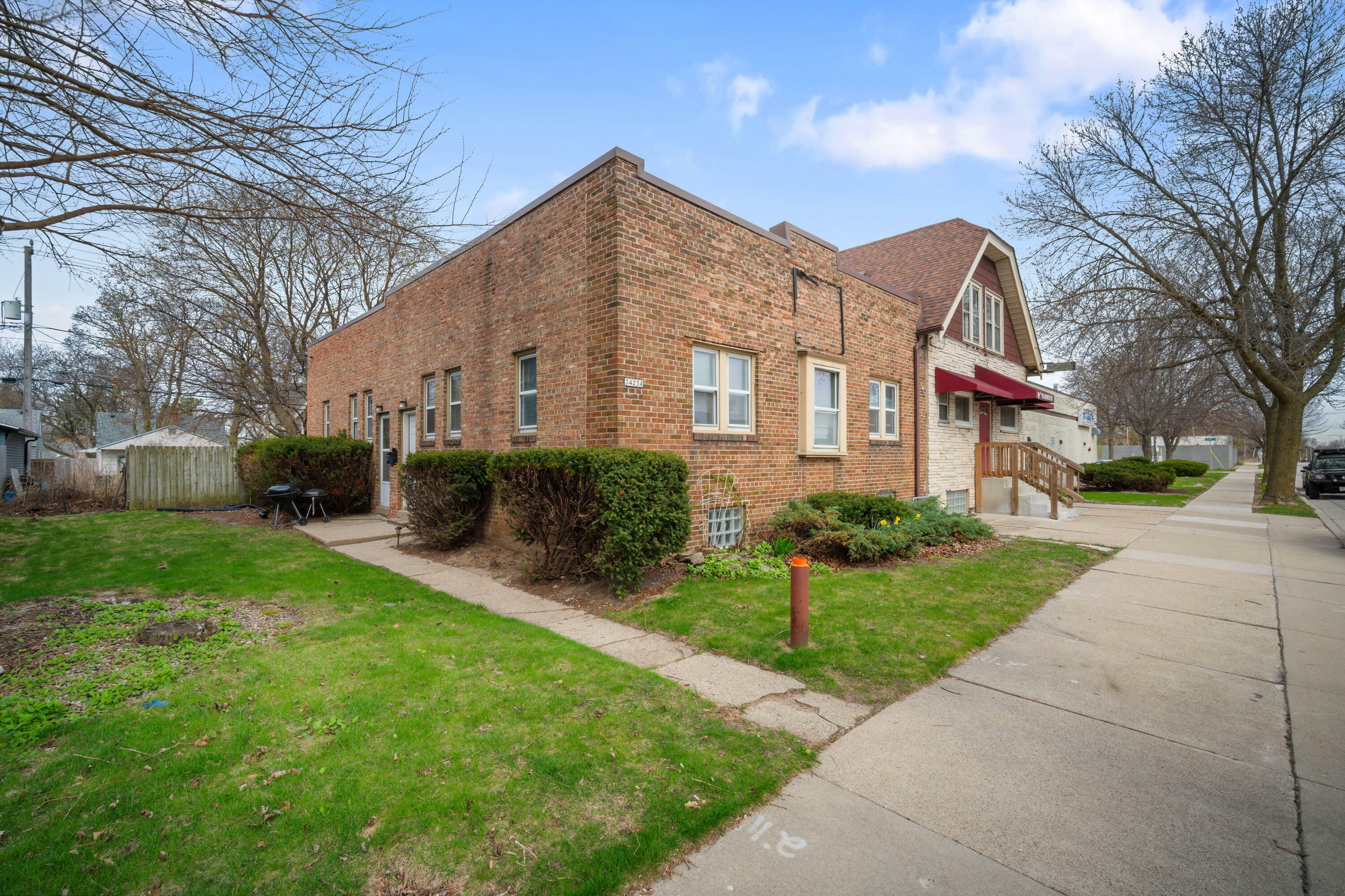 Property Photo: 3423 S Clement Ave WI 53207