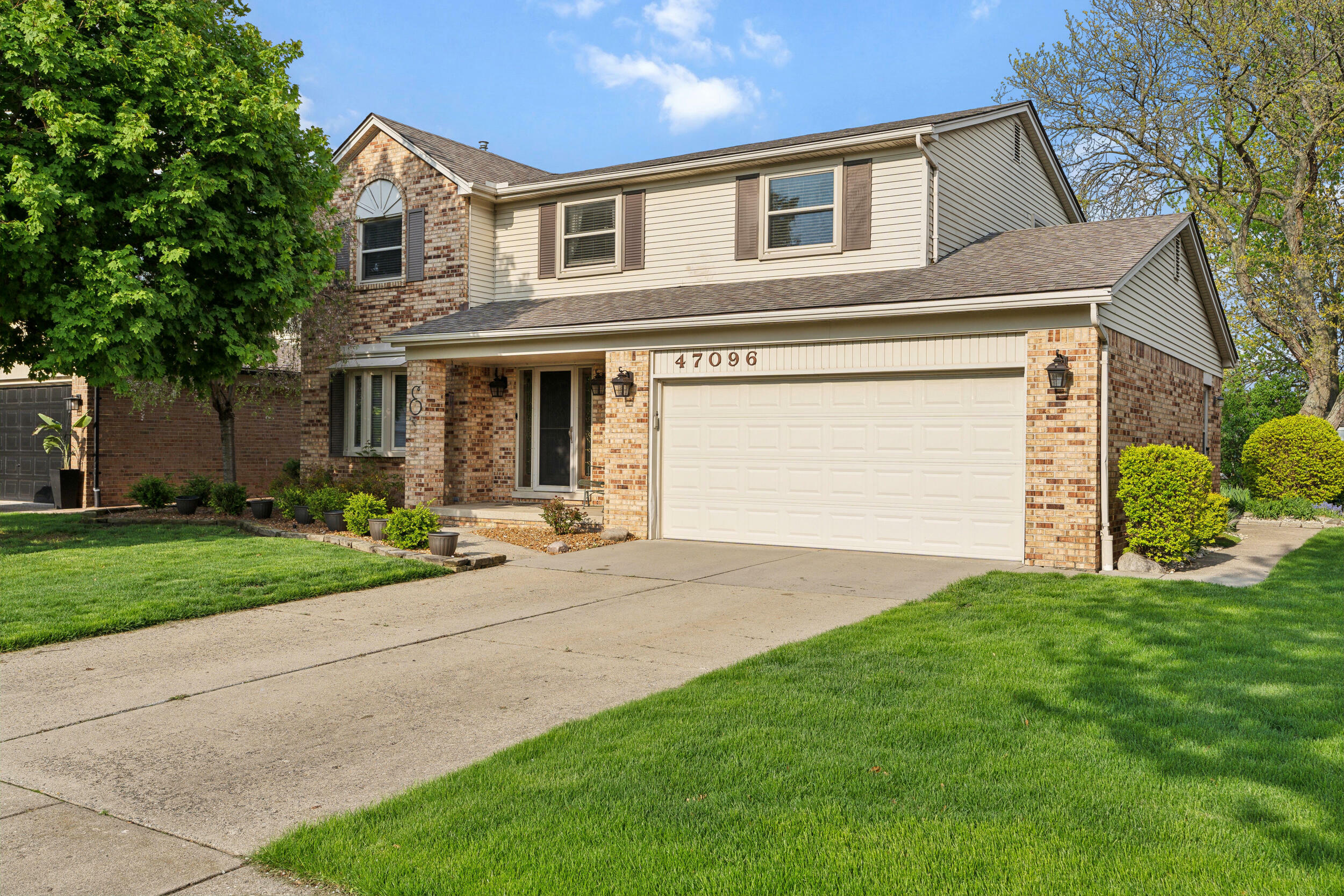 Property Photo: 47096 Corbett Court MI 48044