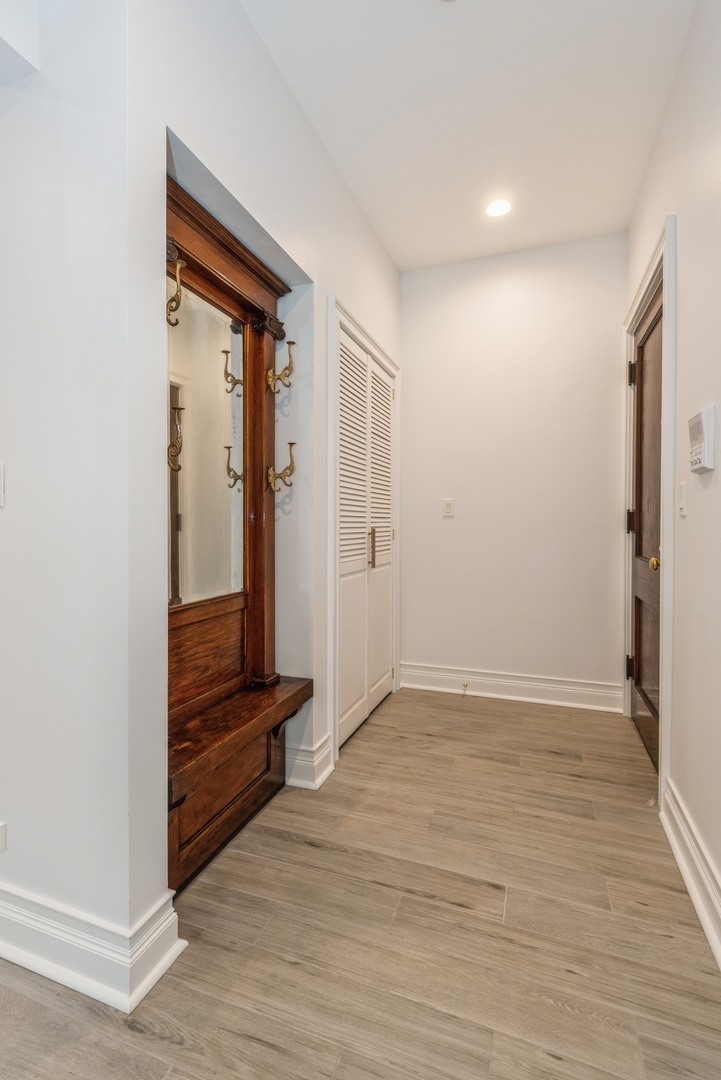 Property Photo: 1443 E 53rd Street 2R IL 60615