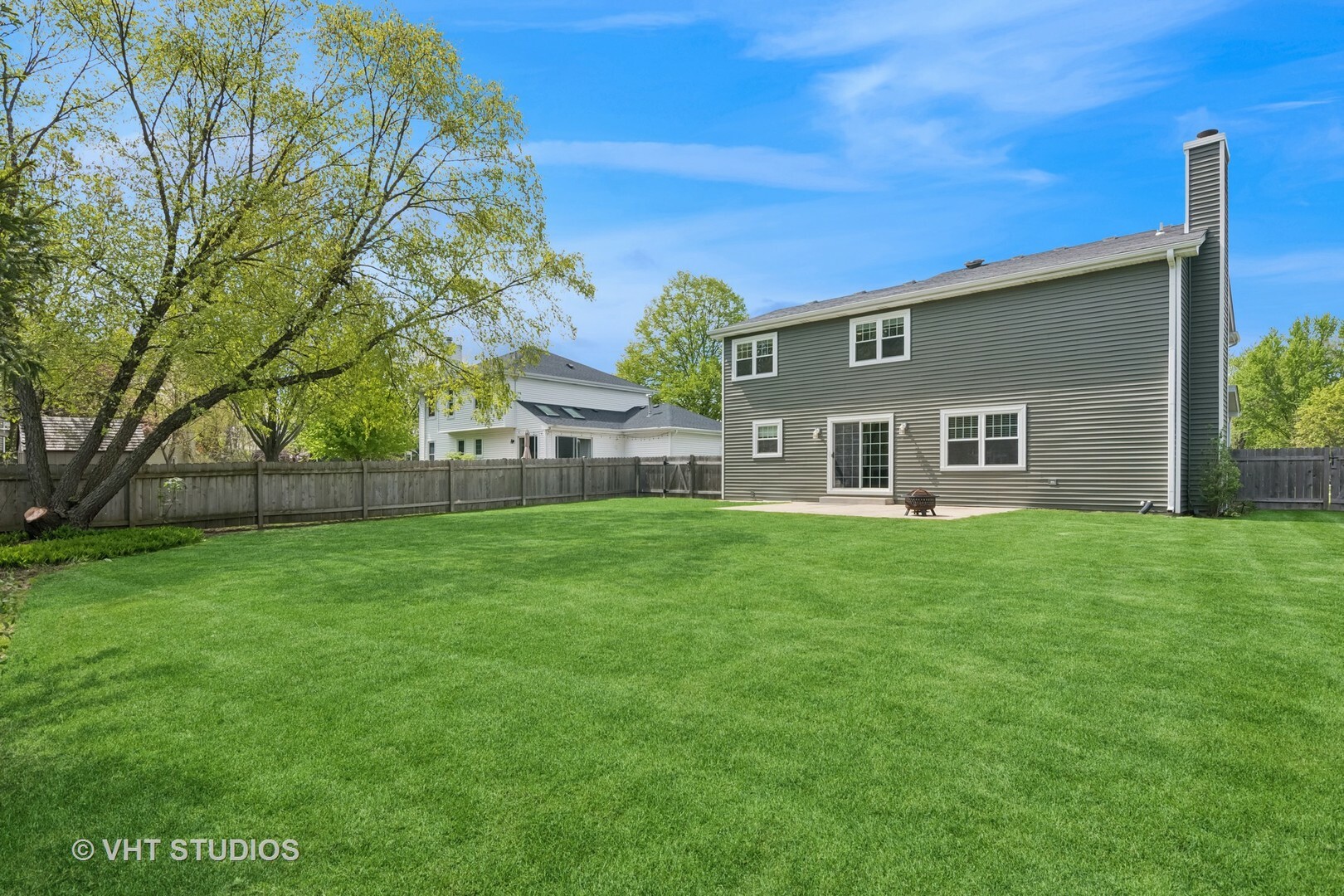 Property Photo: 1221 Hillsboro Drive IL 60510
