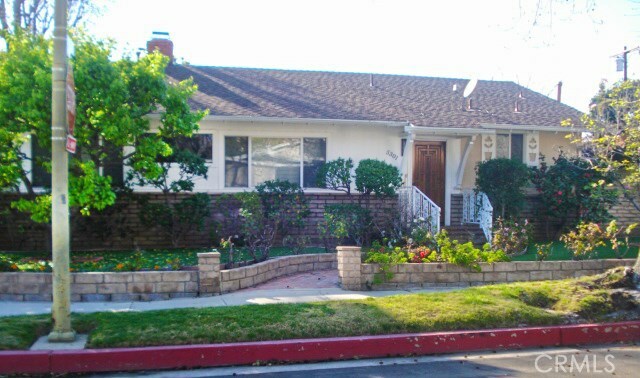Property Photo: 5301 Bluebell Avenue CA 91607