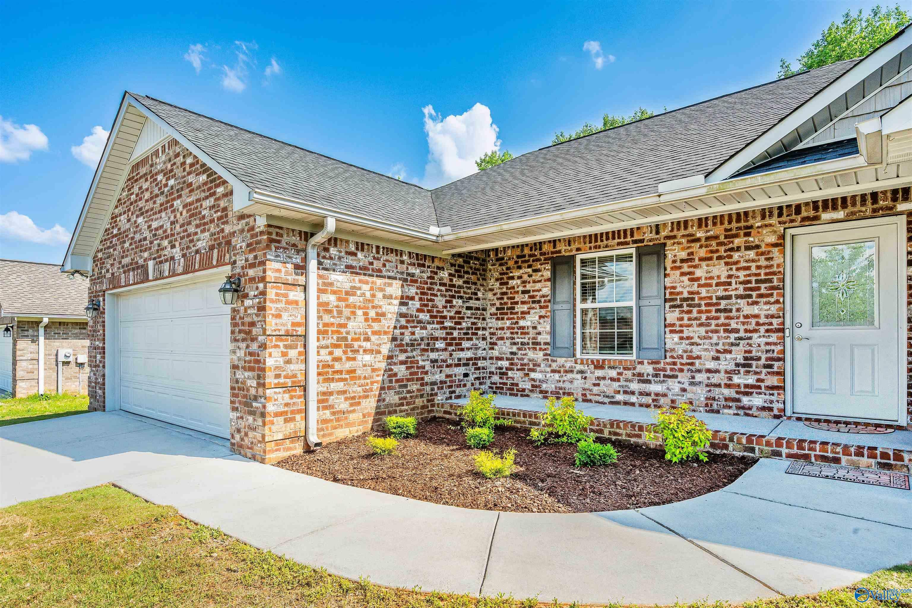 Property Photo: 19048 Racheals Loop AL 35611