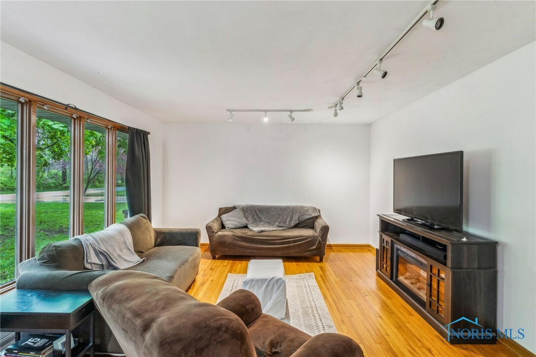 Property Photo: 1727 Brookside Drive OH 45840