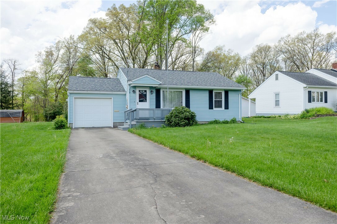 Property Photo: 719 Sunset Drive OH 44432