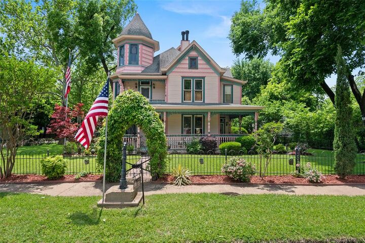 1303 W Main Street  Waxahachie TX 75165 photo