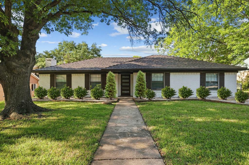 Property Photo: 2912 Brookview Drive TX 75074