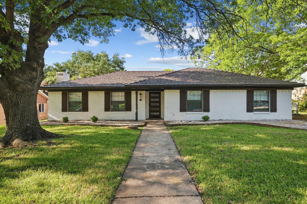 Property Photo: 2912 Brookview Drive TX 75074
