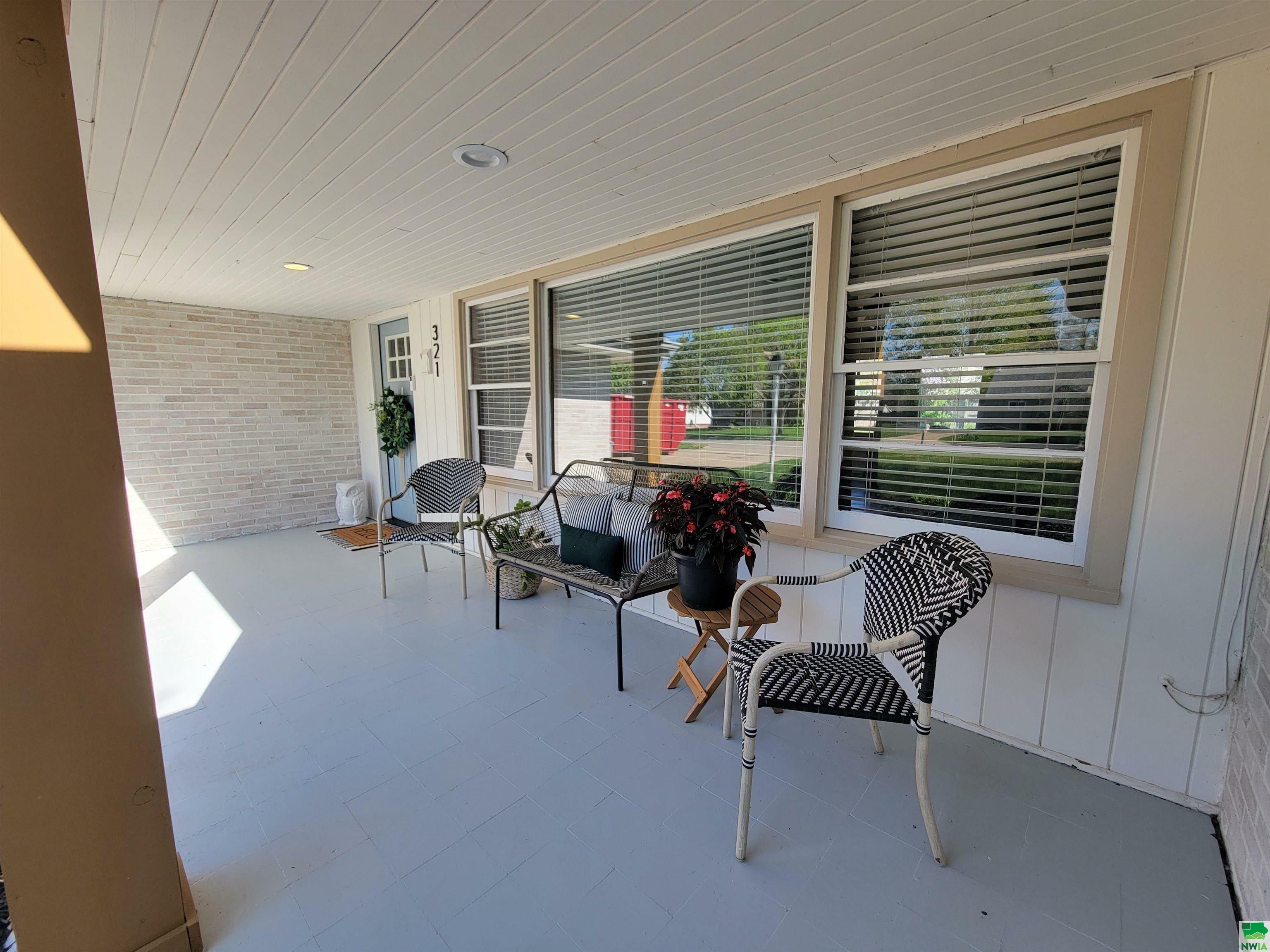 Property Photo: 321 E 19th NE 68776
