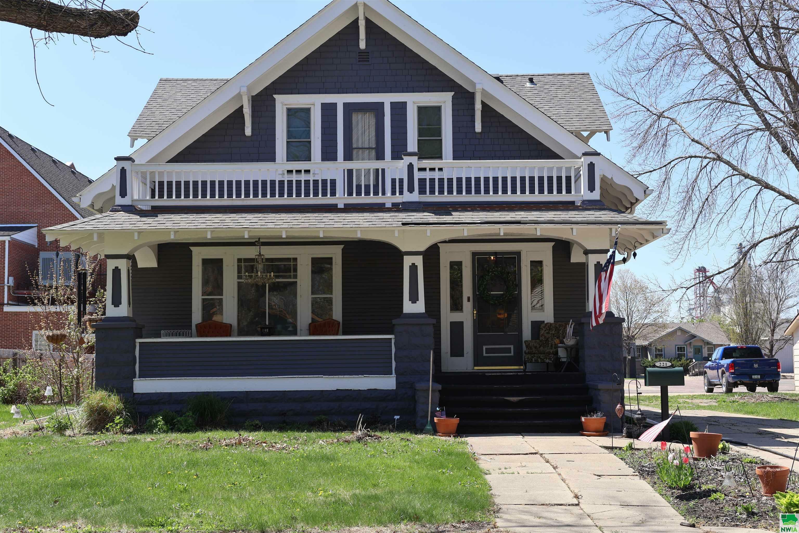 Property Photo: 221 2nd Ave NE IA 51250
