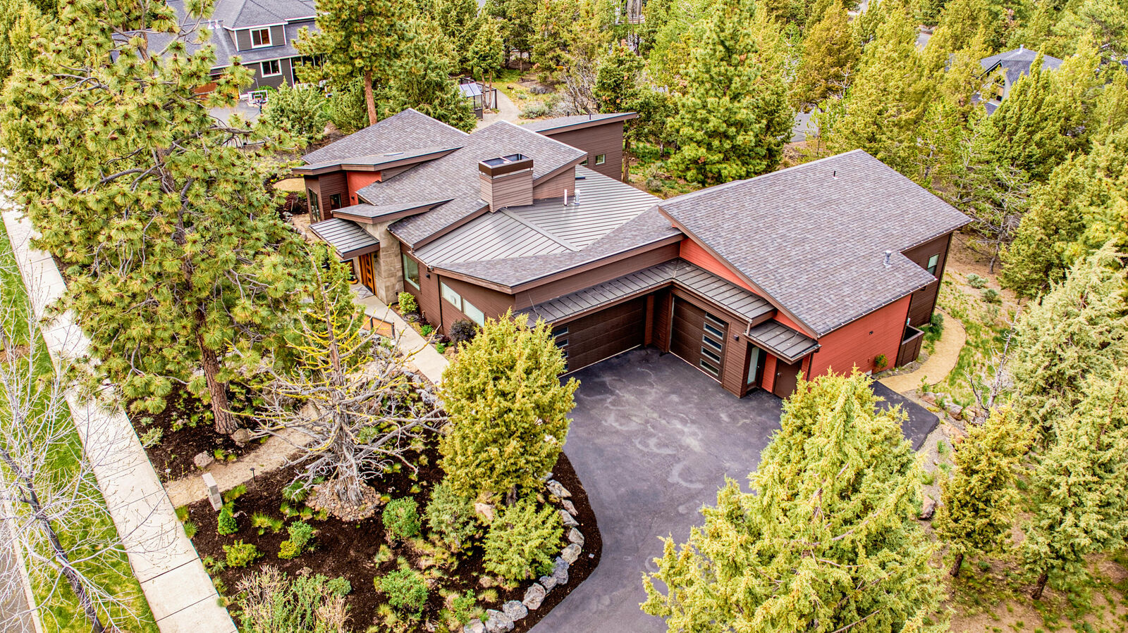 Property Photo:  874 NW Haleakala Way  OR 97703 